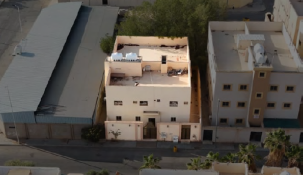 عمارة بمساحة 494 م² في مدينة عرعر